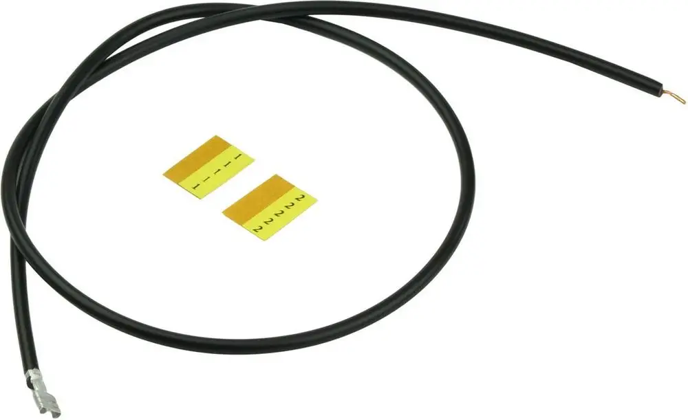Schwarzes Kabel mit einem unbeschädigten Anschluss und zwei gelben Steuerelementen, möglicherweise für einen Bosch Zündmechanismus oder elektronische Verbindung.